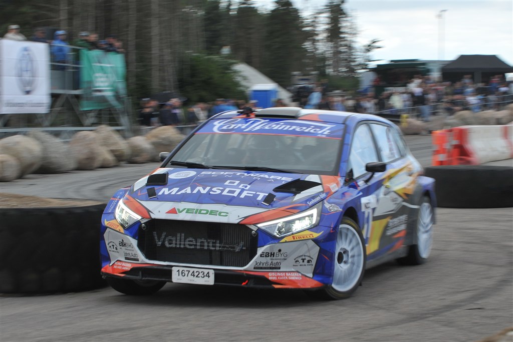 Simon Vallentin og Peter Egholm jagter i Rally Stoholm deres første generalsejr, som kan bringe dem til tops i Dansk Super Rally.
(Foto: Morten Alstrup)